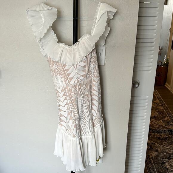 Selfie Leslie Dresses & Skirts - Chic White Ruffled Dress